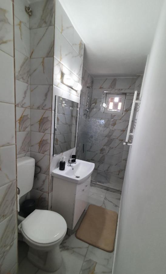 Апартаменты Apartament Estera Орадя Экстерьер фото